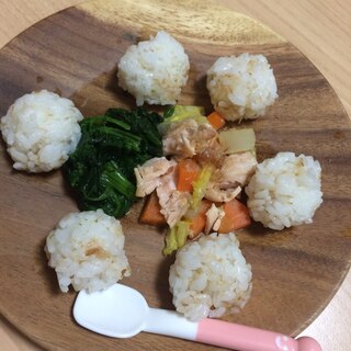 ささっと作れる鮭と野菜のお子さまワンプレートご飯♫